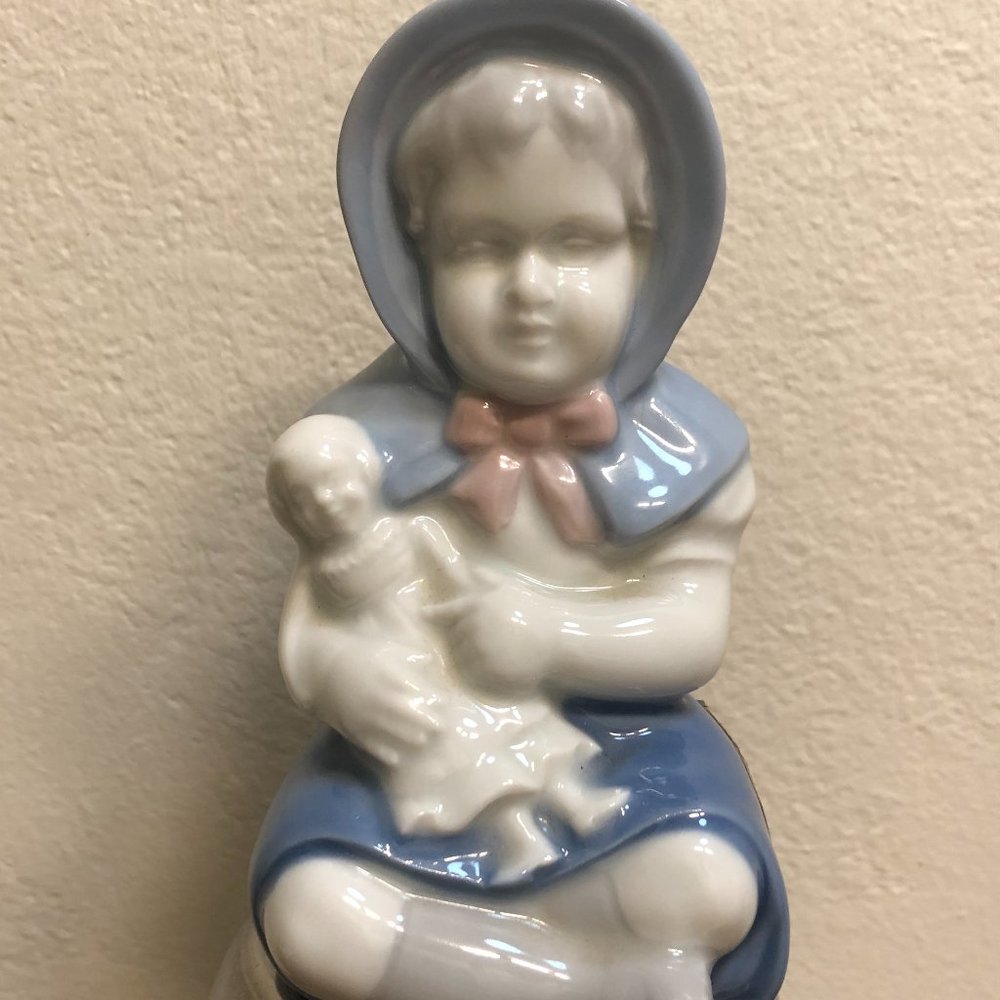 VINTAGE #7812  E&R  GOLDEN CROWNPORZELLAN BAVARIAN GIRL HOLDING A DOLL 1970'S